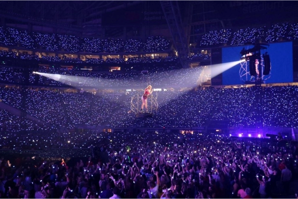 Cộng đồng fan hùng hậu Swifties