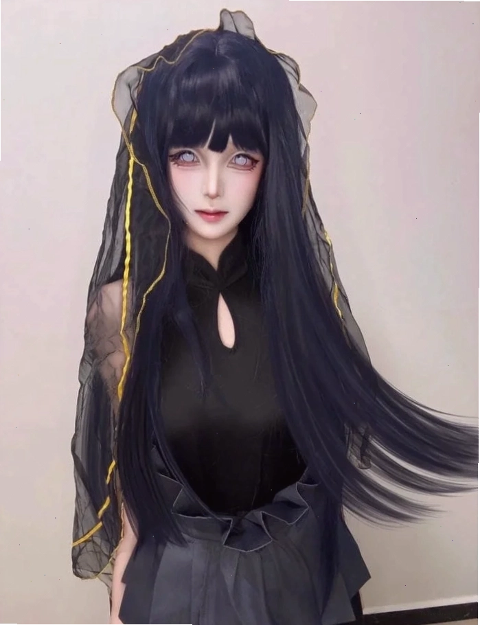 Cosplay anime nữ với trang phục và phụ kiện tinh xảo