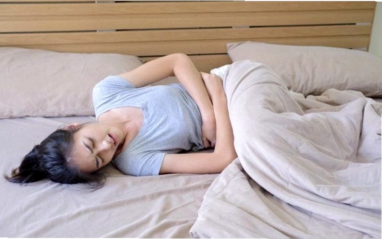 Đau bụng do viêm loét dạ dày vì thức khuya