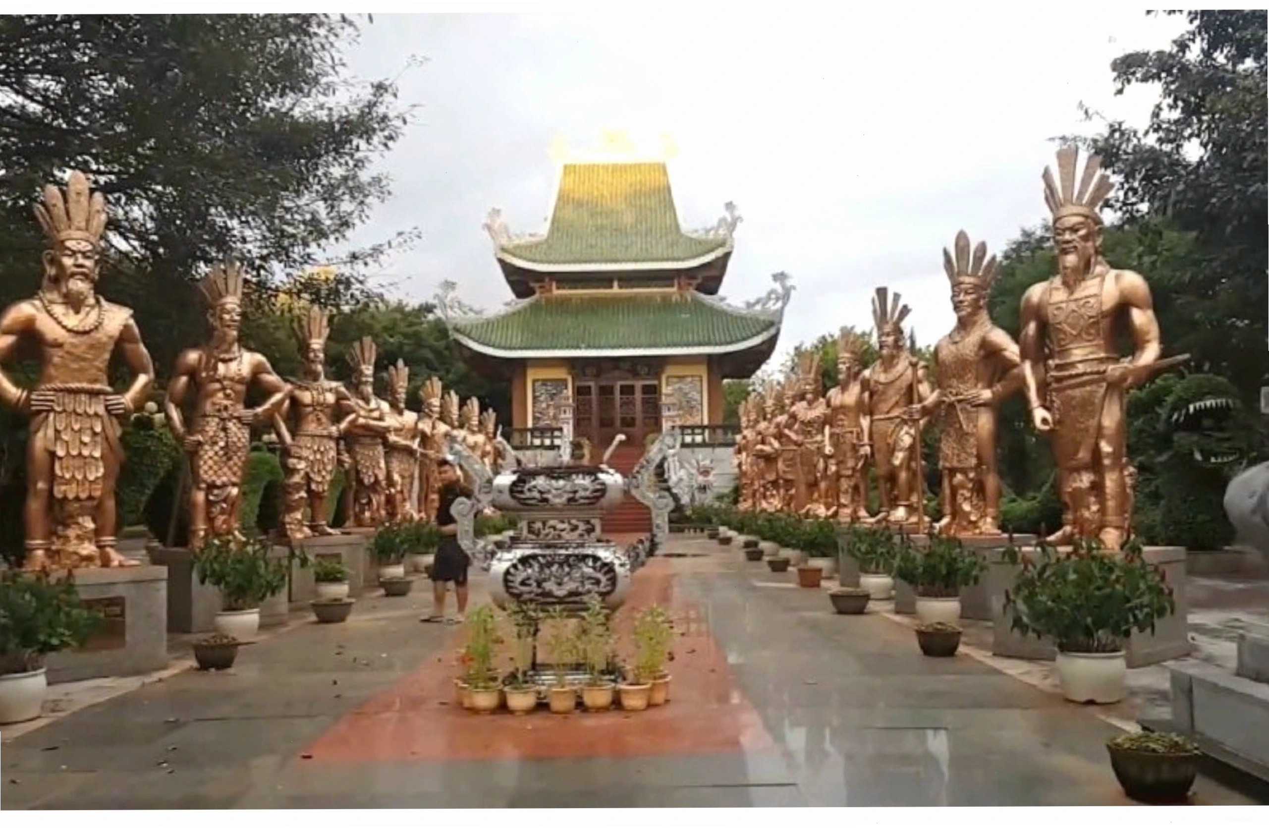Đông đảo người dân tham dự Lễ Giỗ Tổ