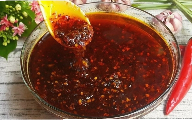 Đun sốt me trên lửa nhỏ cho đến khi sánh lại