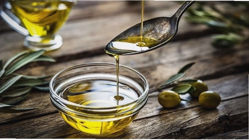 Dưỡng ẩm da với dầu oliu nguyên chất