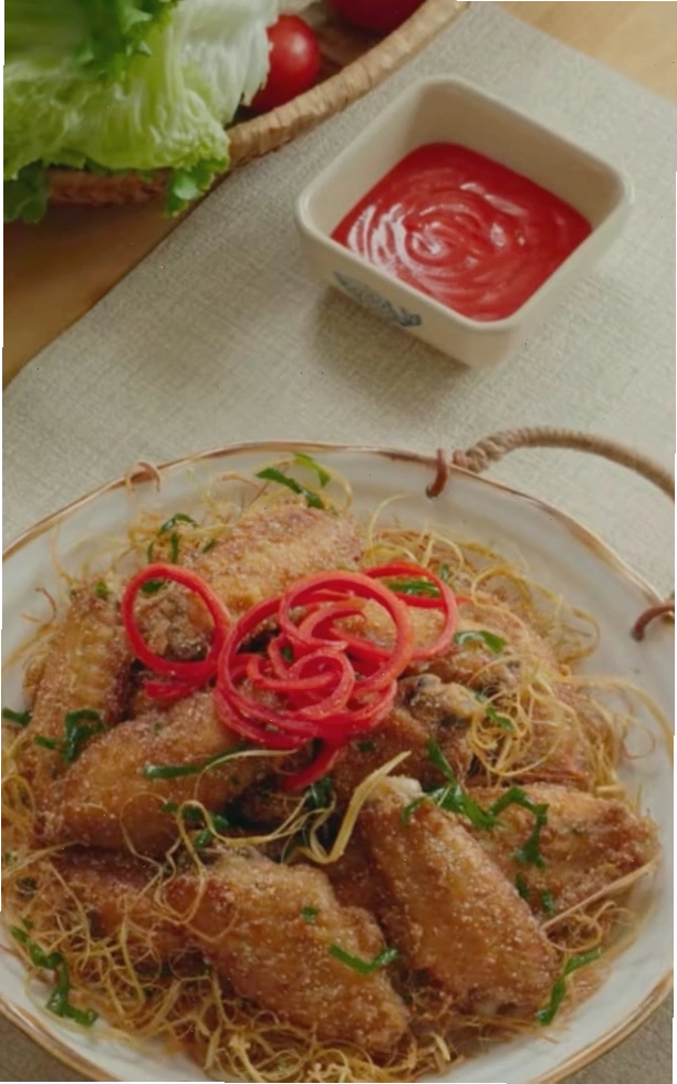 Gà rang muối vàng ươm giòn rụm