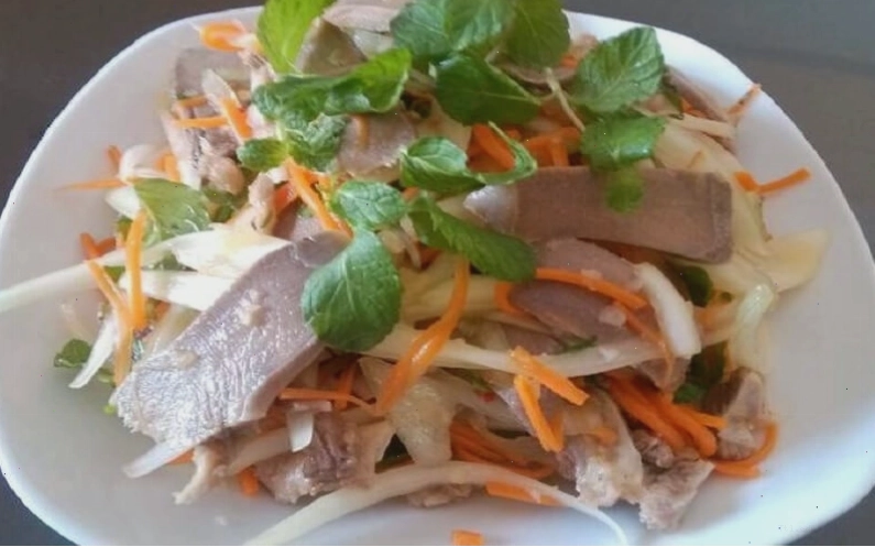 Gỏi đu đủ lưỡi heo giòn ngon hấp dẫn