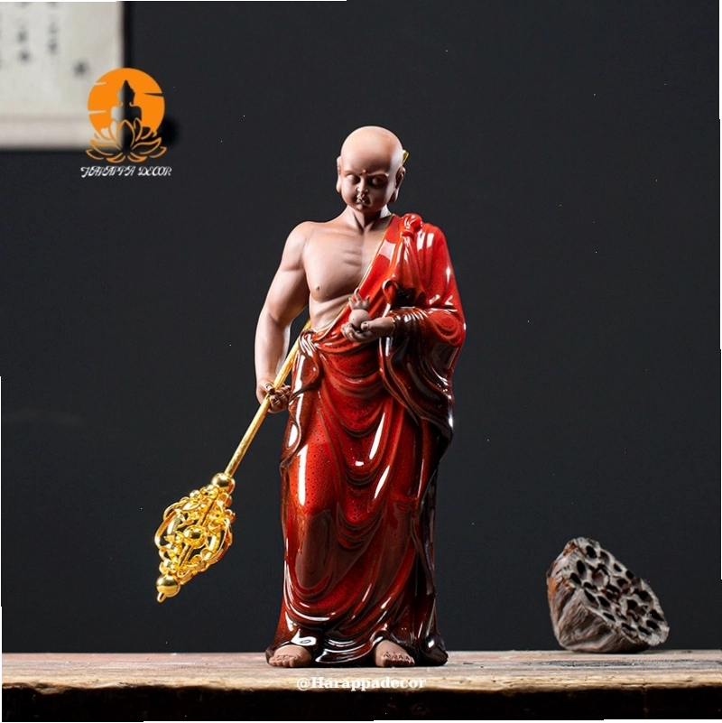 Hình tượng Địa Tạng Vương Bồ Tát với tích trượng và ngọc Như Ý