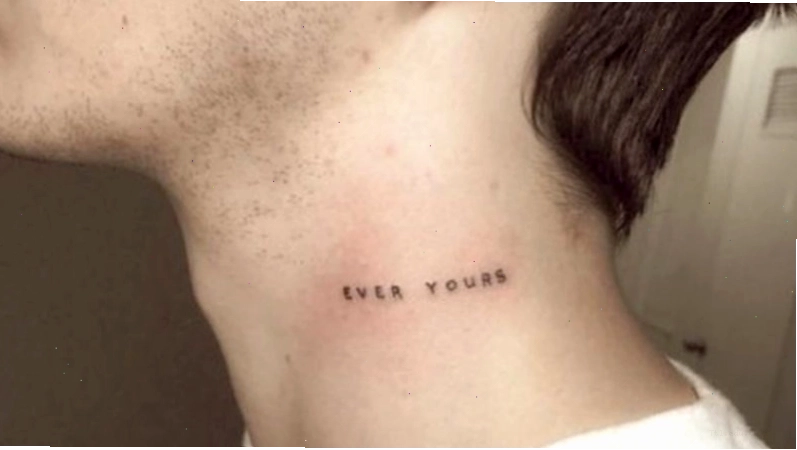 Hình xăm chữ 'ever yours' với font chữ mềm mại