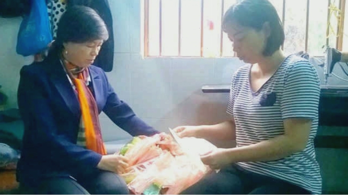 Hội phụ nữ thu gom rác thải nhựa, góp phần bảo vệ môi trường