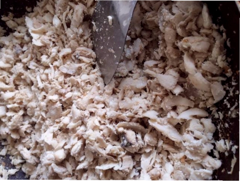 Hũ ruốc cá được bảo quản trong tủ lạnh