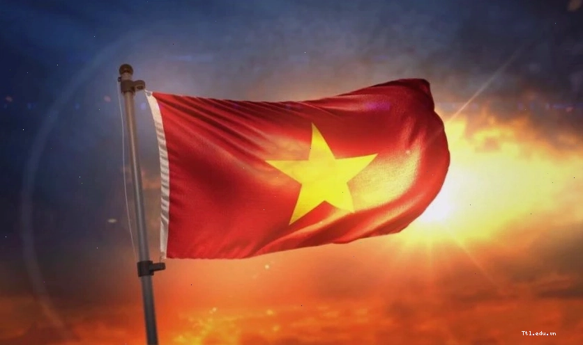 Lá cờ Việt Nam dưới ánh hoàng hôn rực rỡ