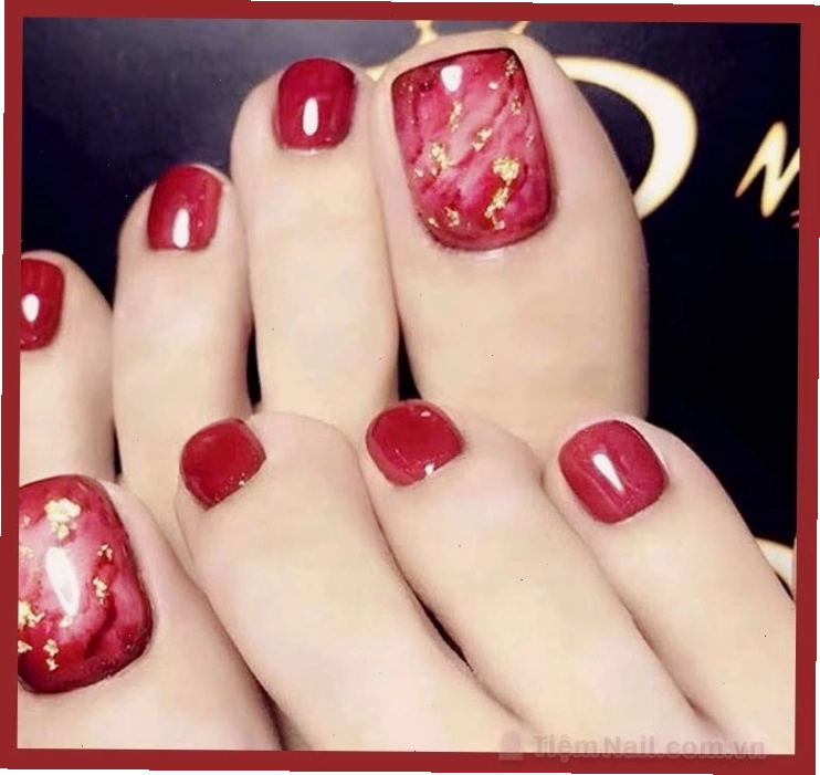 Mẫu móng chân đẹp màu đỏ độc đáo cá tính