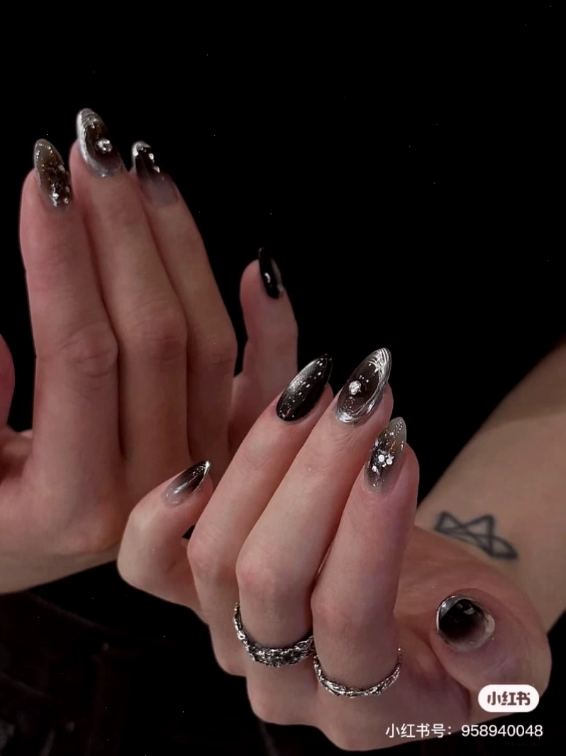 Mẫu nail mắt mèo kim cương đen bóng bẩy