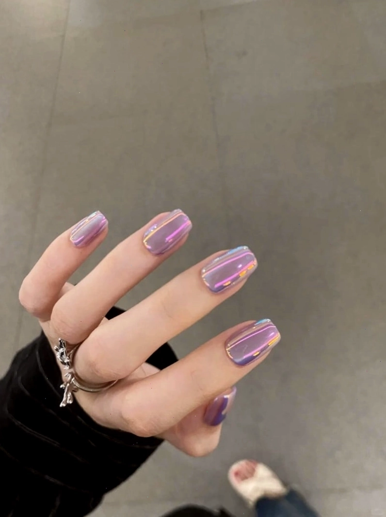 Mẫu nail tráng gương với hiệu ứng galaxy đầy bí ẩn