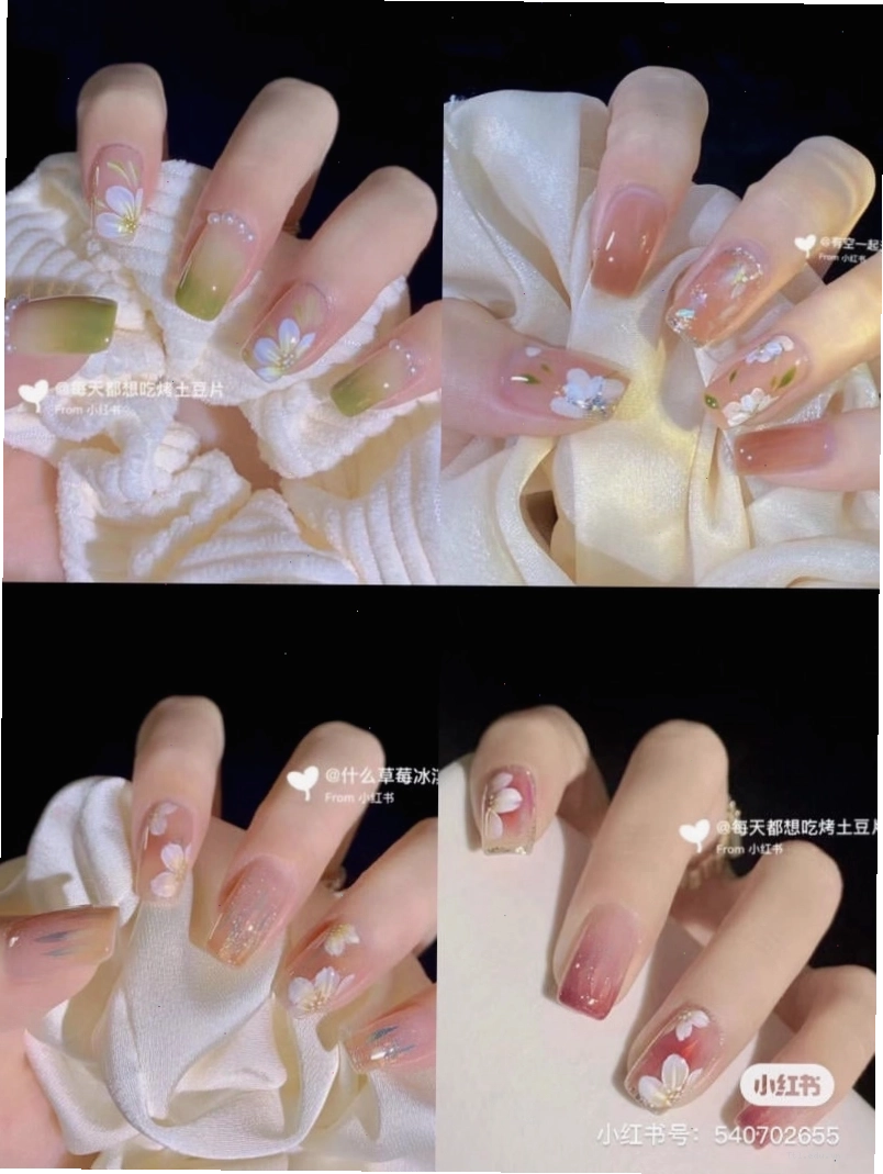 Mẫu nail vẽ hoa đào nhỏ xinh cho mùa xuân