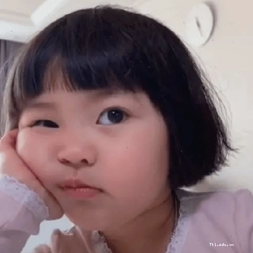 Meme em bé chán nản với ánh mắt vô hồn