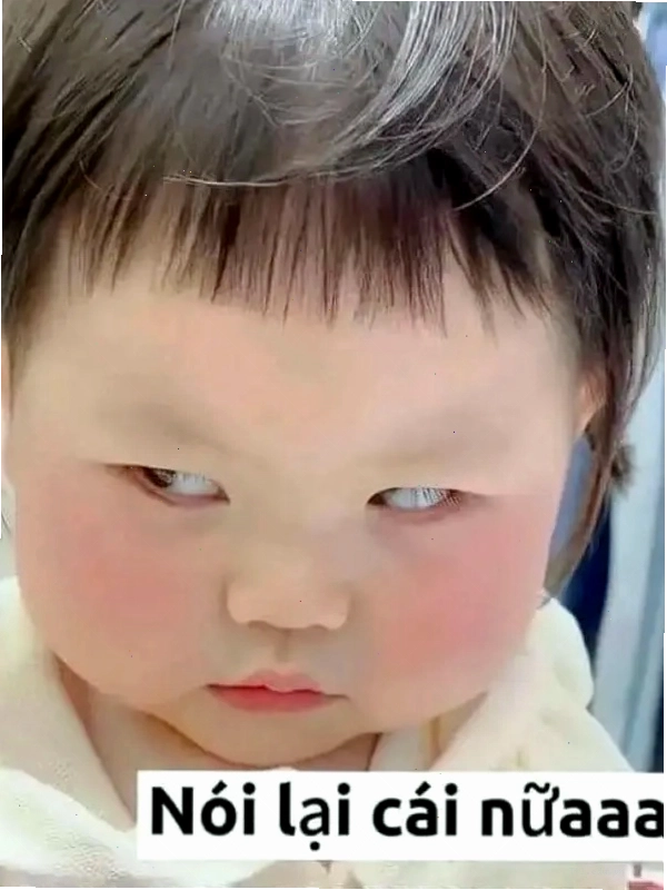 Meme liếc mắt với thái độ "không quan tâm"