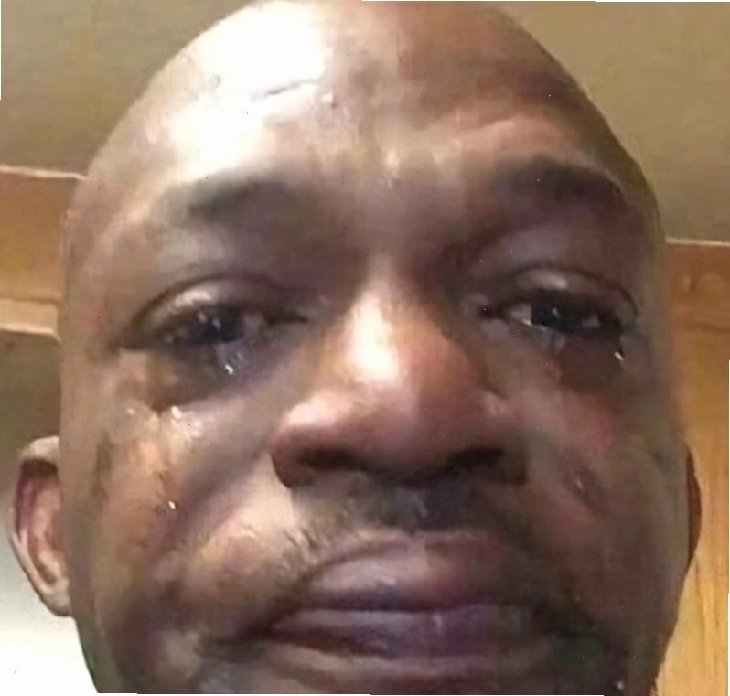 Meme mặt khóc với nhân vật hài hước