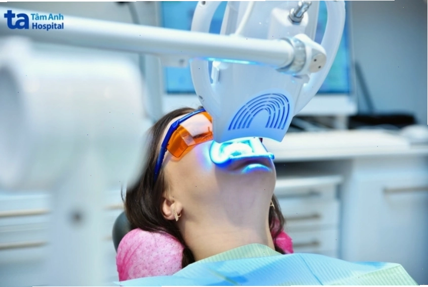 Men răng bị tổn thương gây ê buốt sau khi tẩy trắng