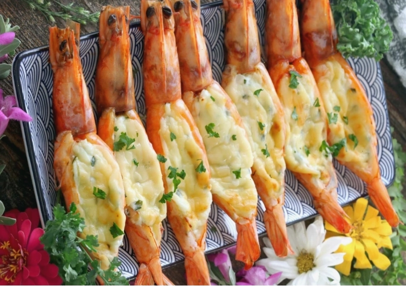 Món tôm nướng phô mai vàng ươm đẹp mắt