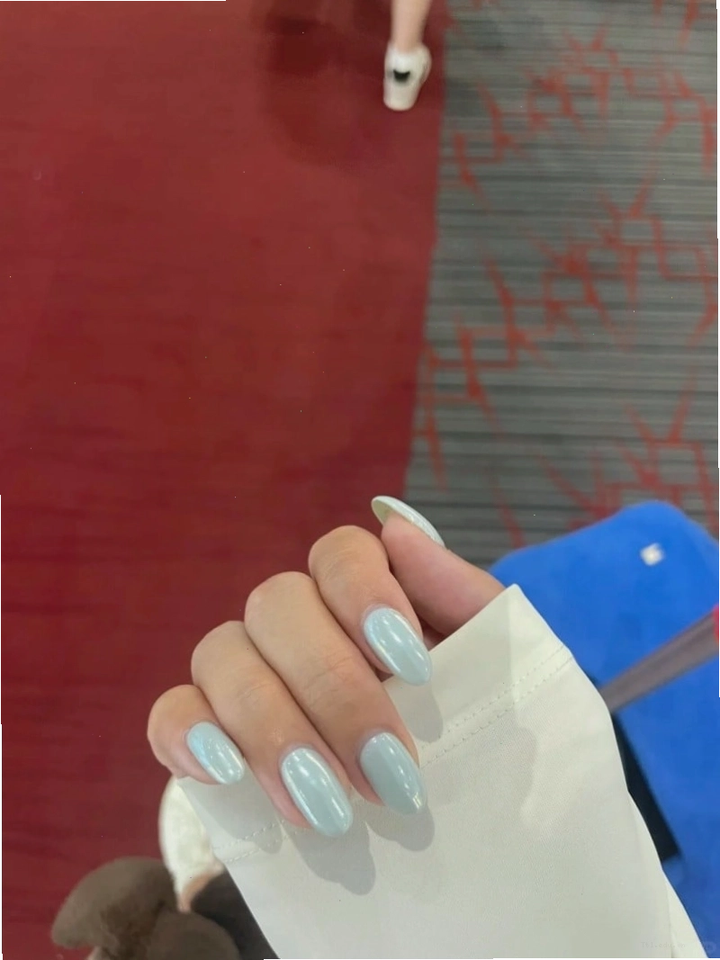 Nail french màu xanh dương đầu móng tinh tế