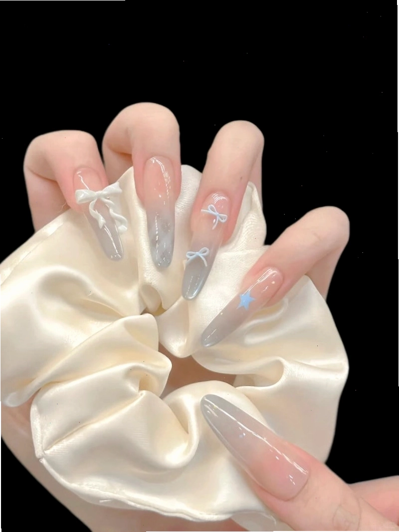 Nail màu xanh dương vân đá sang trọng và độc đáo