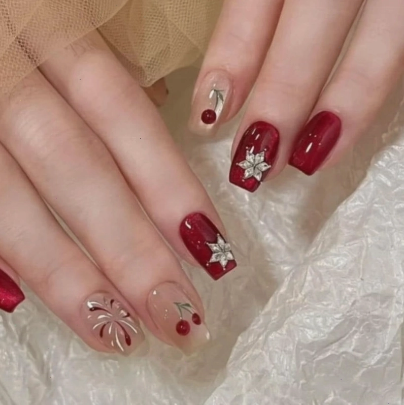 Nail Tết với họa tiết hoa đào và cành mai