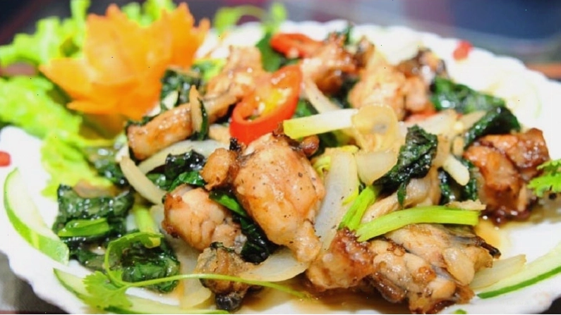 Nguyên liệu làm món ếch xào lá lốt tươi ngon