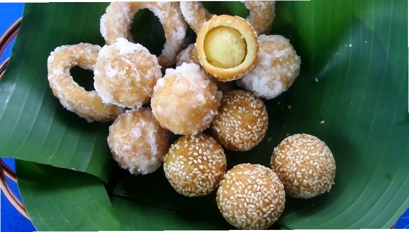 Nhân đậu xanh dẻo thơm được viên tròn sẵn sàng cho vào vỏ bánh