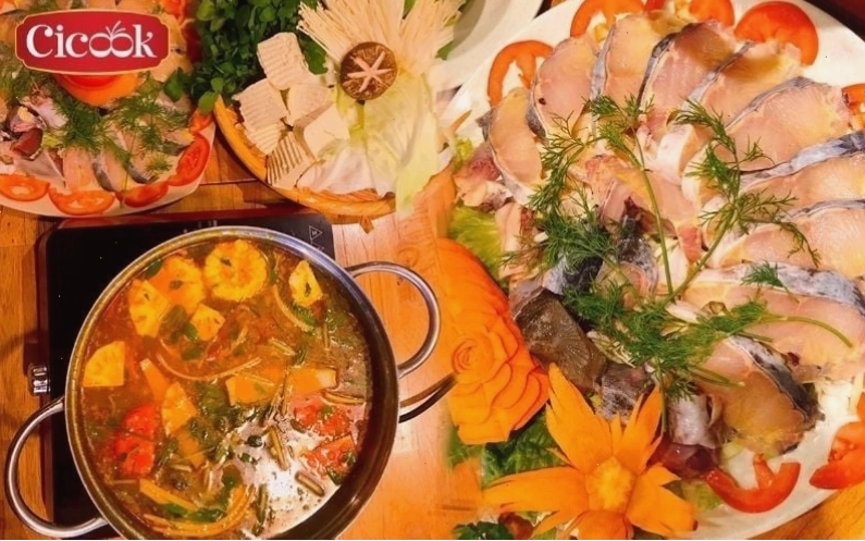 Nồi lẩu cá đầy đủ các loại topping