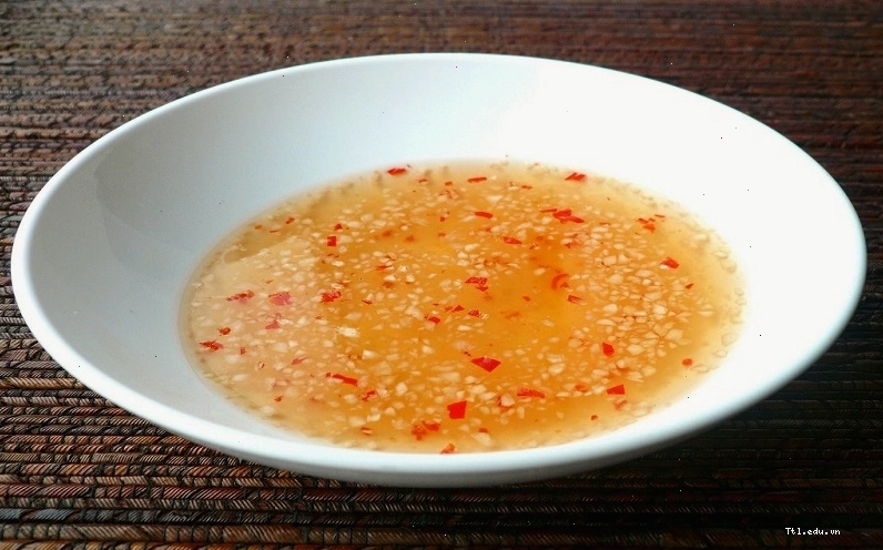 Pha hỗn hợp nước sốt xào ếch đậm đà
