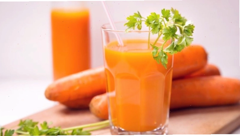Sinh tố rau bina và trái cây tốt cho sức khỏe và làn da
