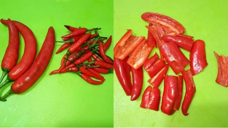 Sơ chế các nguyên liệu làm ớt xay gồm ớt tươi, tỏi