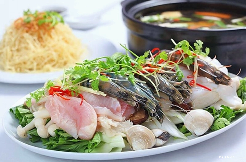 Sơ chế hải sản tươi ngon cho món lẩu