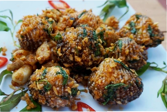 Sò huyết cháy tỏi với tỏi phi vàng giòn thơm lừng