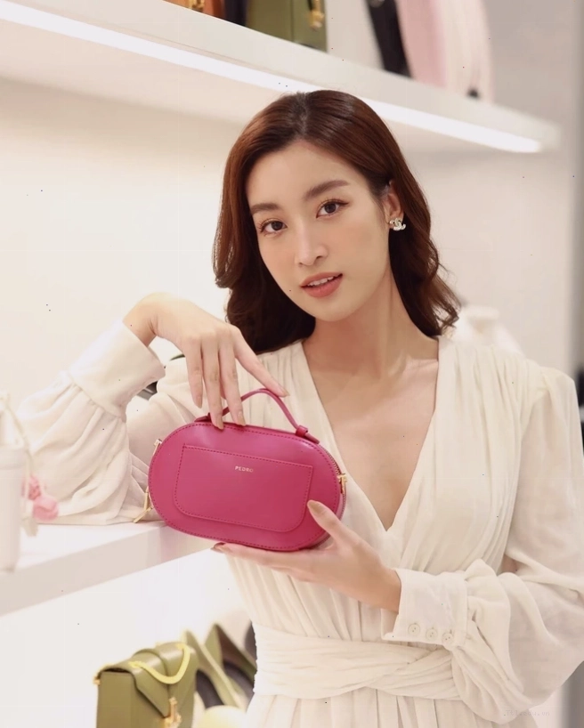 Sử dụng mặt nạ dưỡng da tay chuyên sâu