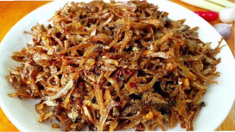 Thành phẩm món cá cơm khô rim tỏi ớt