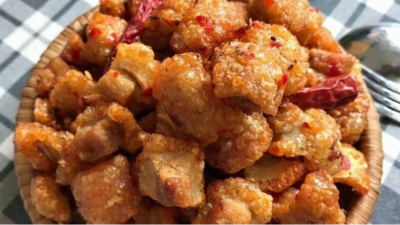 Thành phẩm tóp mỡ mắm tỏi ớt giòn rụm, hấp dẫn