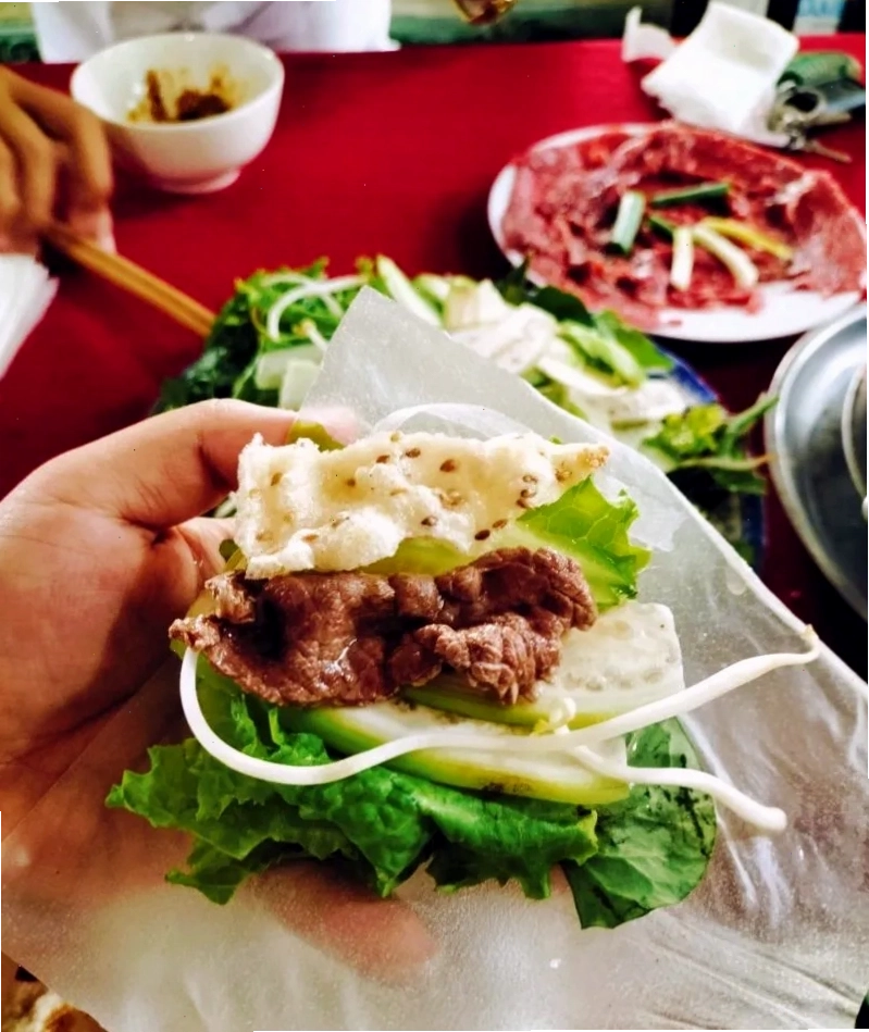 Thưởng thức món bò nhúng dấm thơm ngon cùng gia đình