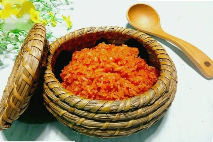 Thưởng thức món xôi gấc dẻo thơm