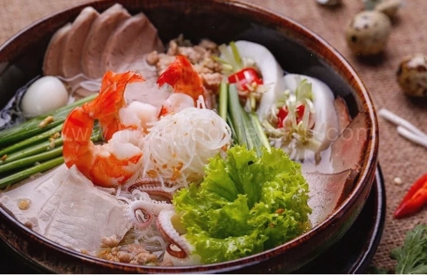 Tô hủ tiếu Nam Vang đầy đủ nguyên liệu hấp dẫn