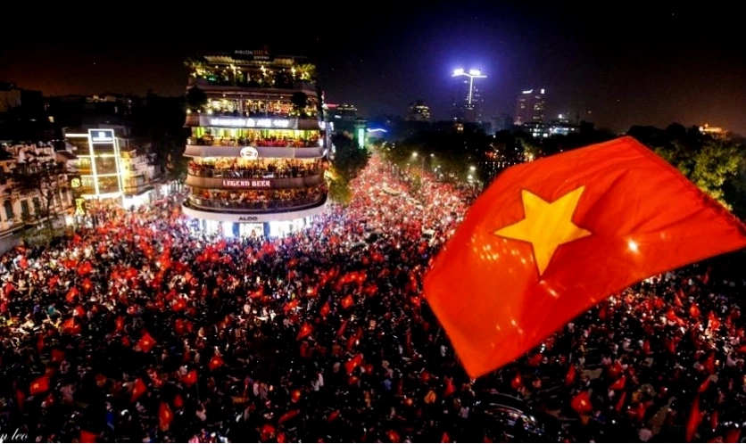 Tự hào Việt Nam với lá cờ đỏ sao vàng