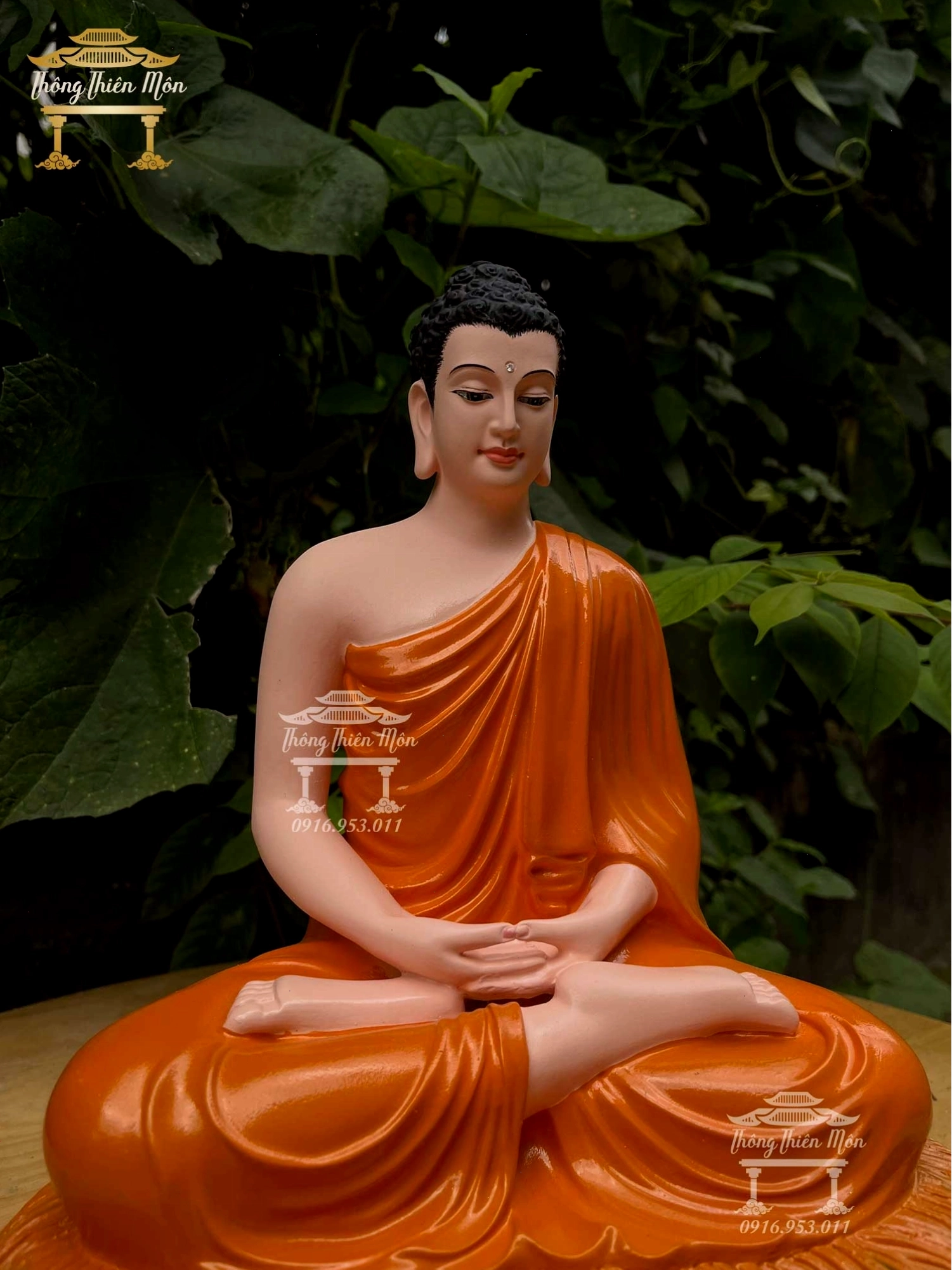 Tượng Đức Phật Thích Ca Mâu Ni trên đài sen