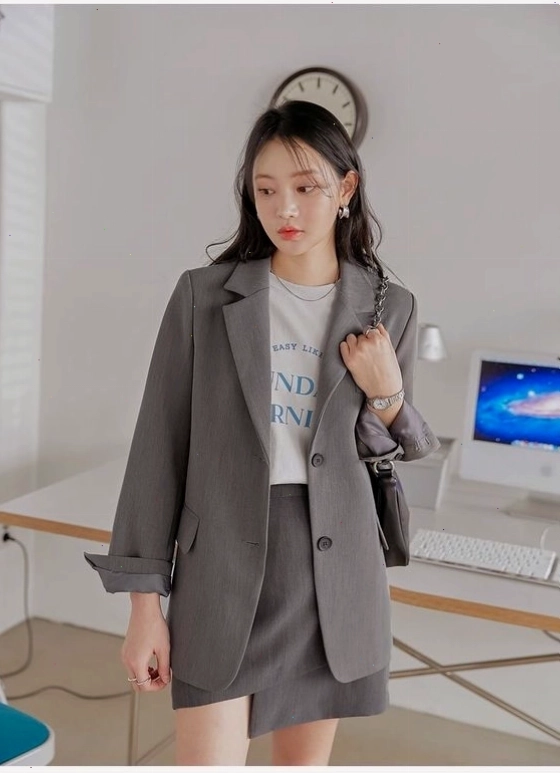 Vest nữ thời trang với họa tiết kẻ caro ấn tượng