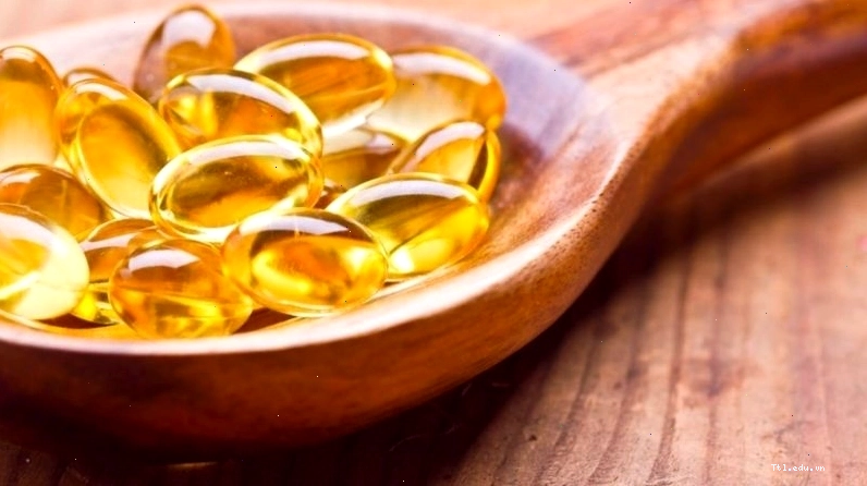 Viên nang vitamin E giúp dưỡng ẩm và chống lão hóa