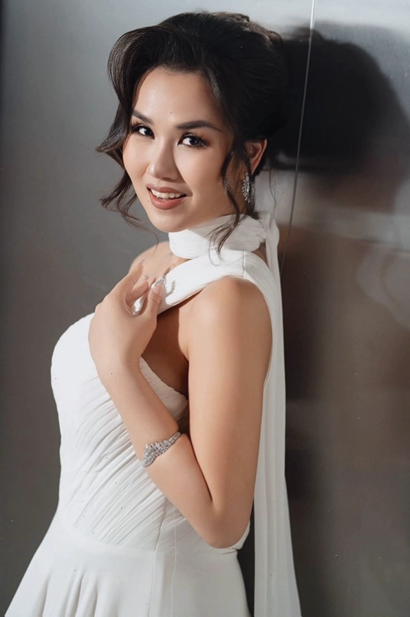 Võ Hạ Trâm và chồng doanh nhân người Ấn Độ
