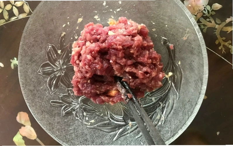 Xào thịt bò và sốt cà chua cho món mì Spaghetti