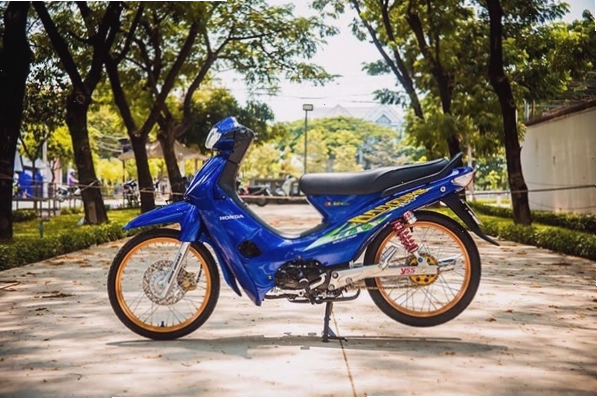 Xe độ phong cách Thái Lan với dàn tem và phụ kiện độc đáo