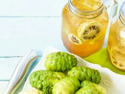 Tác hại tiềm ẩn của trái nhàu khi sử dụng sai cách
